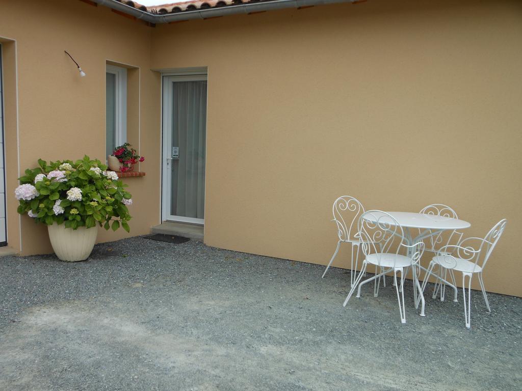 Chambre D'Hotes La Basse Gougeonniere Neuvy-en-Mauges Екстер'єр фото